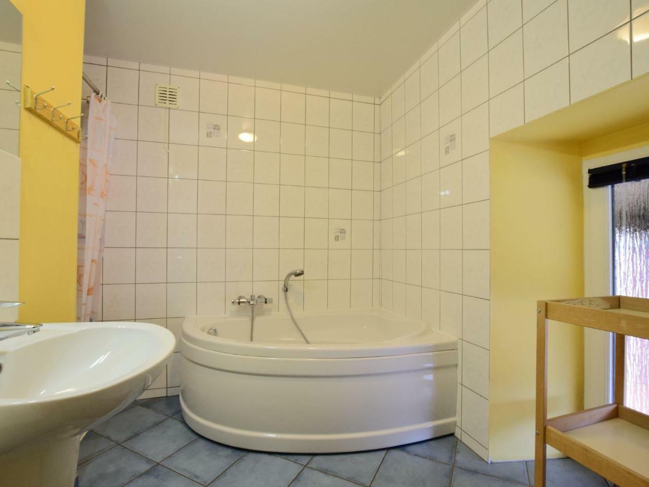 Comfortable Cottage In Neufmoulin With Meadow View Houffalize Exteriér fotografie